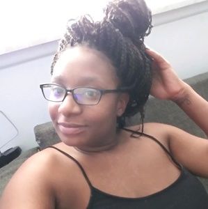 Meet your Posher, Naima